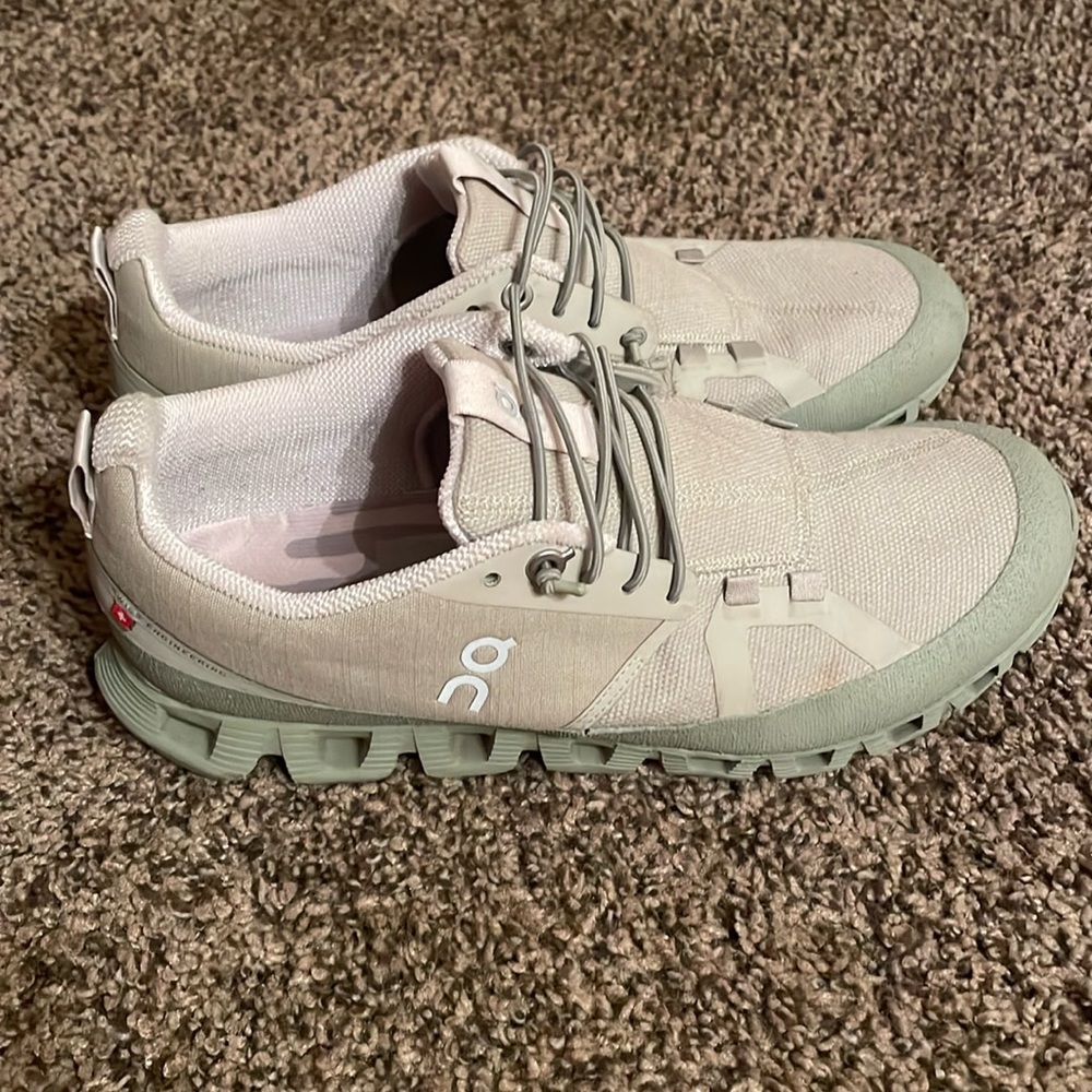 On Cloud Dip Hay/Leaf Sage Green Womens 8.5 Shoes